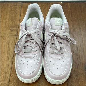 Nike White Air Force 1 Sneakers Classic Leather Design